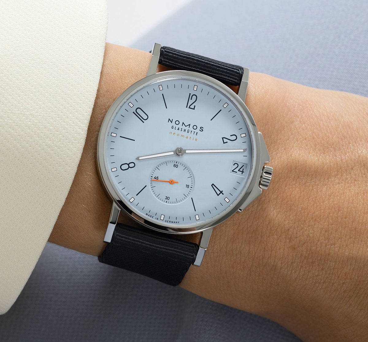 Nomos Glashutte Ahoi Neomatik 38 Date Sky Sand za zene