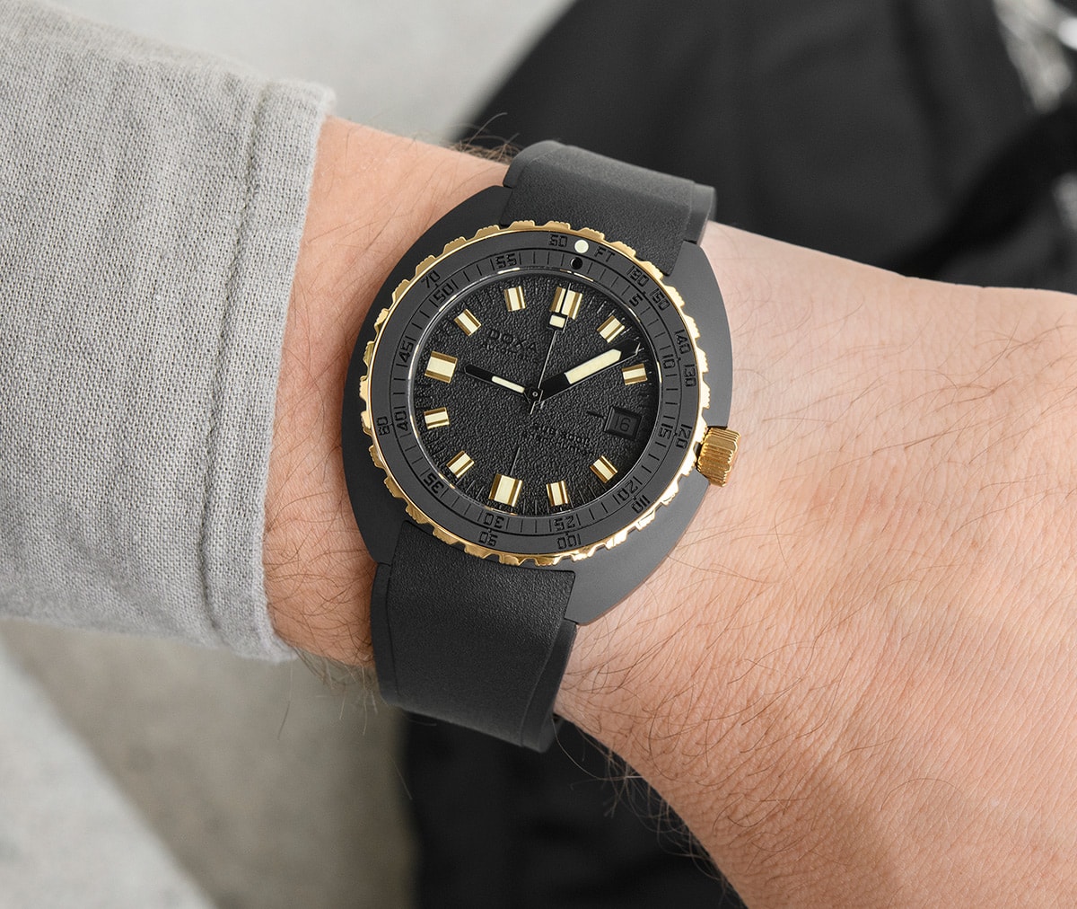 DOXA SUB 300 Beta Sharkhunter na ruci
