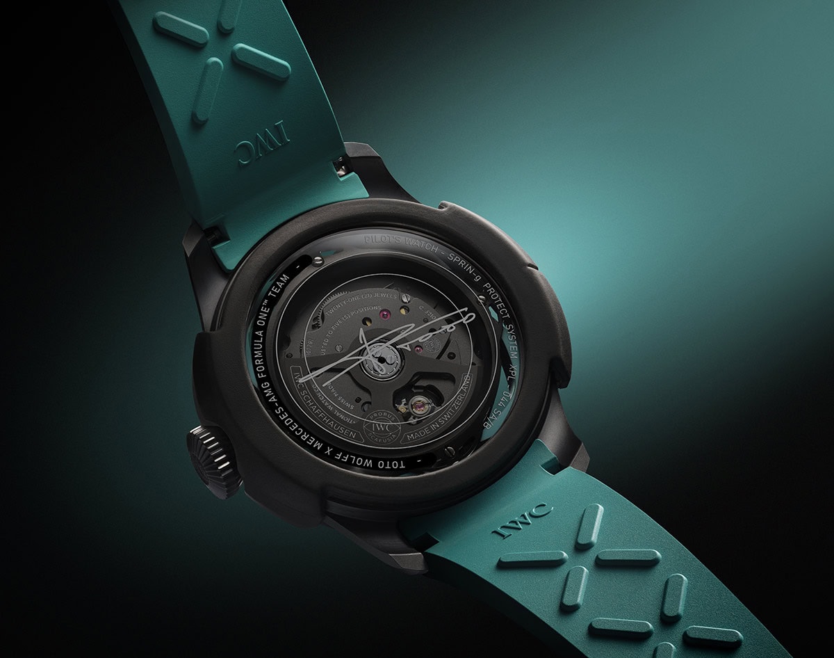 IWC Totto Wolf pozadina ambijentalna