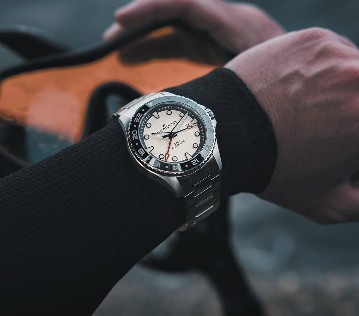 Hamilton Khaki Scuba GMT na ruci